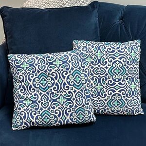 Stunning! Set of Two turquoise & ocean blue regal lightweight throw pillows 💎🌊👑